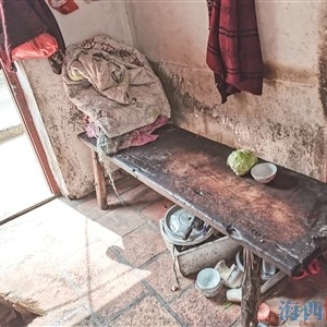 爱心人士相助改造蜗居 九旬老太住所换新颜