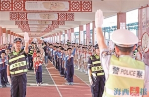集美交警联合多部门进校园开展“沉浸式”交通安全教育