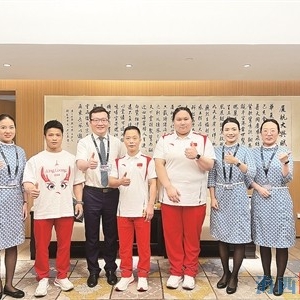 “欢迎奥运冠军回家！”